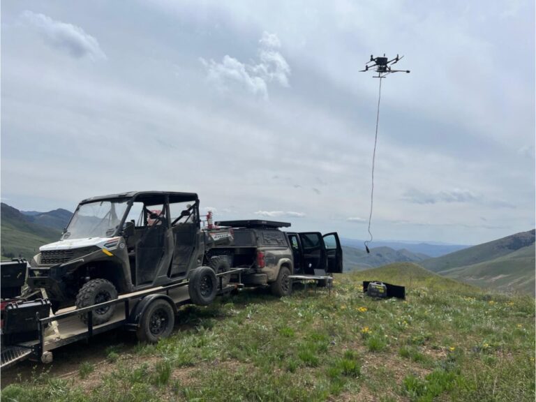 Drone settes ut for magnetometer-kartlegging på White Star-prosjektet i Nevada