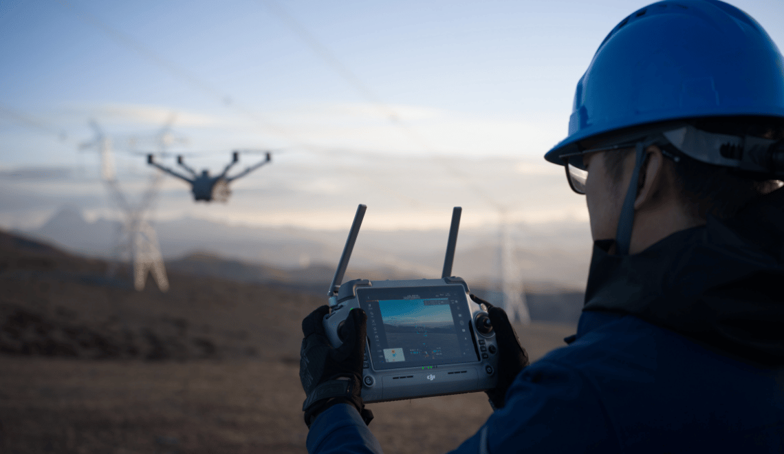 DJI Matrice 4D industridrone med firearmet ramme og kameramodul, klar for manuell flyging fra bakkestasjon