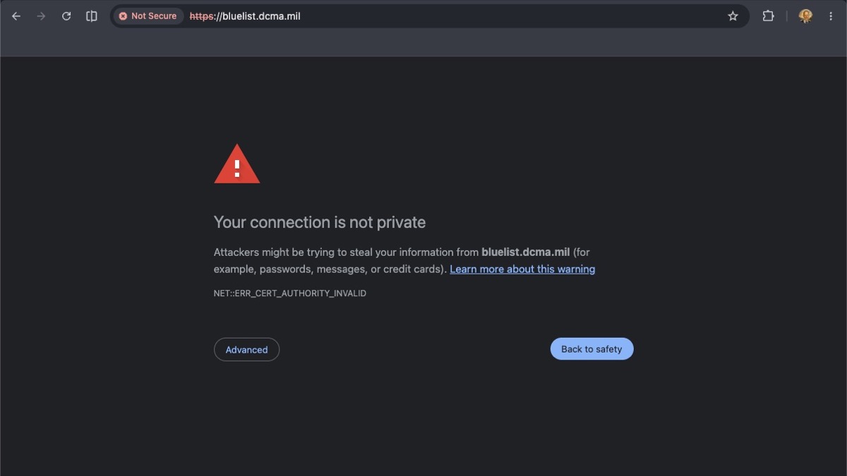 Chrome viser advarselen Your connection is not private for bluelist.dcma.mil, med feilkoden NET::ERR_CERT_AUTHORITY_INVALID
