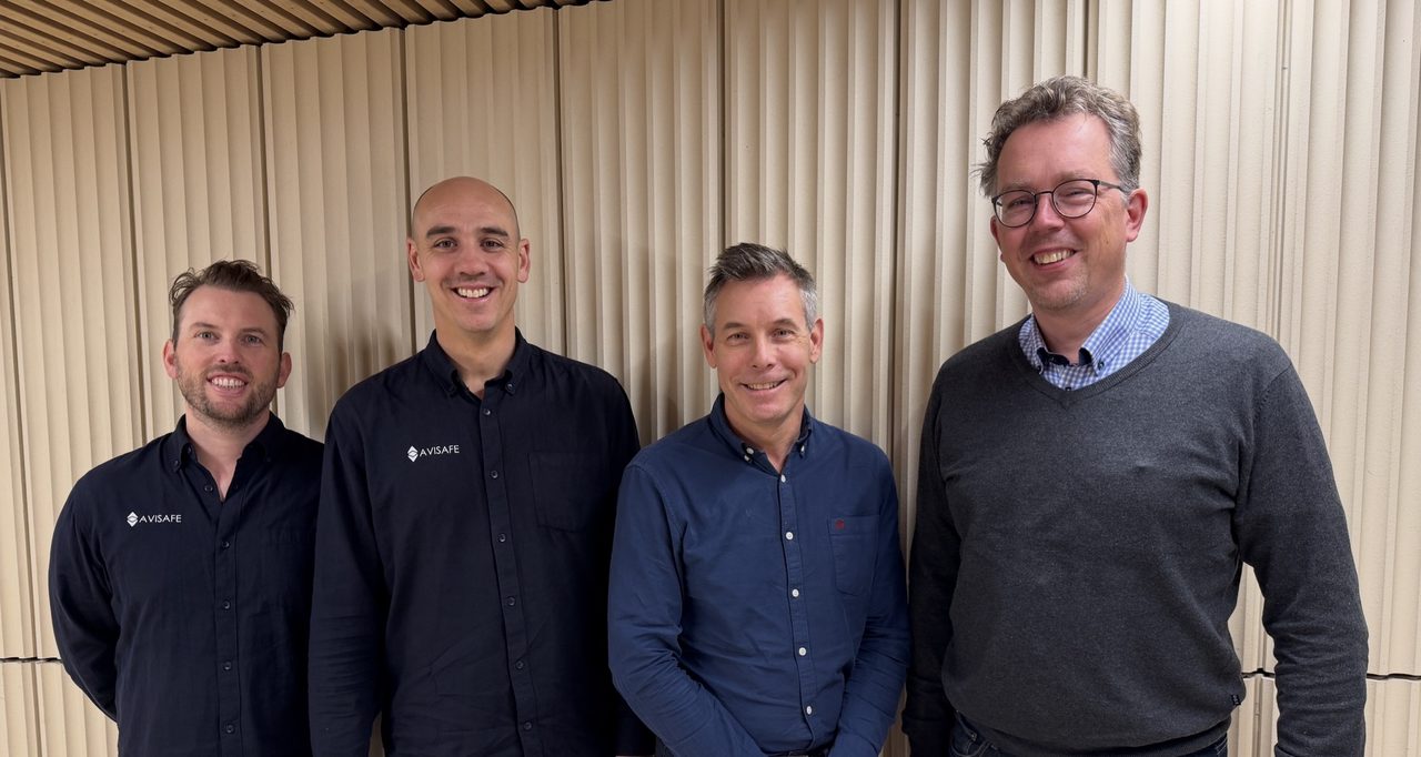 Gard Haug-Hansen og Rikard Bjørklund fra AviSafe sammen med Asle Gjøstein Resi og Edwin Klok fra Airwatch